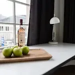 Zentral Parkplatz Kueche Fitnessraum